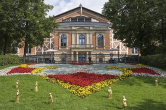 Festspielhaus, The Patron, installation by Ottmar Hörl, Festspielhügel, on the Green Hill,