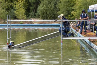 Emergency services practise the construction of footbridges, which are used e.g. in the event of