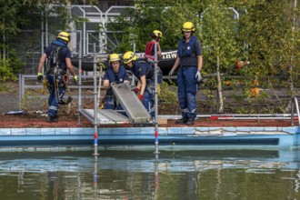 Emergency services practise the construction of footbridges, which are used e.g. in the event of