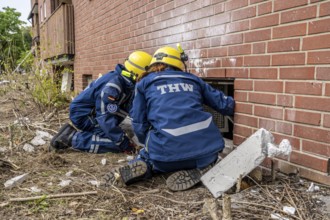 Rescue and recovery of people after a drone attack on a residential building in a civil defence