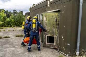 Rescue and recovery of people in an area possibly affected by hazardous substances, operation under