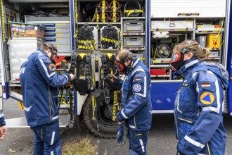 Rescue and recovery of people in an area that may be affected by hazardous substances, equipping in