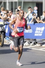 Sabastian Sawe (KEN), eventual winner, at KM38 in front of Potsdamer Platz at the 51st BMW Berlin