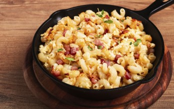 Macaroni with cheese and bacon, baked, homemade, no people
