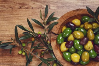 A mixture of olives, varieties of chalkidiki, Verdi giganti and Kalamata, in a bowl, top view, no