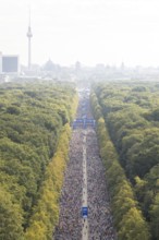 Runners on the Straße des 17. Juni seen from the Victory Column at the 51st BMW Berlin Marathon