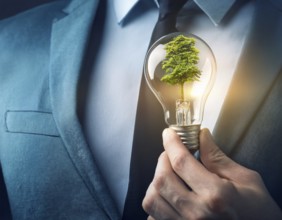 Light bulb idea concept with innovation iconcept of new ideas with innovative technology and
