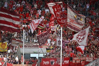 Fan block, fans, fan curve, flags, flags, atmosphere, atmospheric FC Bayern Munich, Bundesliga,