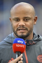 Coach Vincent Kompany FC Bayern Munich FCB portrait in interview Microphone Microphone Logo SKY