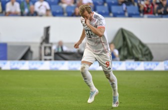 Goal celebration Harry Kane FC Bayern Munich FCB (09) gesture gesture kissing wedding ring Football