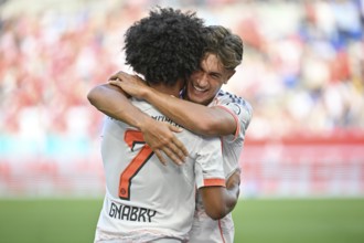 Goal celebration Serge Gnabry FC Bayern Munich FCB (07) Tom Bischof FC Bayern Munich FCB (20)