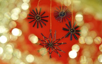 Christmas decoration, Christmas tree baubles, home-made straw stars, Germany