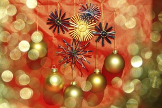 Christmas decoration, Christmas tree baubles, home-made straw stars, Germany