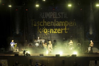 The band Rumpelstil consisting of Jörn Brumme (boss / voc, fl, git), Peter Schenderlein (director /