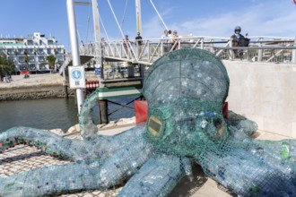 Figure of an octopus, filled with PET bottles, plastic products, reminder not to produce so much