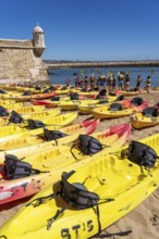 Kayak tours to the rocky coast of Ponta da Piedade, group tours in kayaks on the sea to the rugged