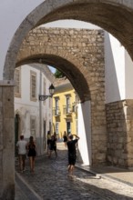 Faro, Old Town Lane, R. do Repouso, Arco do Repouso city gate, Algarve, Portugal