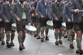 Men in traditional traditional costume marching in a parade and playing drums, Gaujugendfestzug