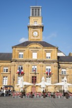 Town hall, street cafés, restaurants, Place Ducale, historic main square, Charleville-Mézières,