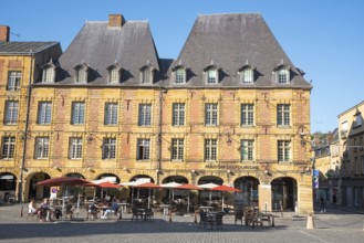 Tourist information, pavement cafés, restaurants, Place Ducale, historic main square,