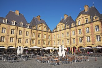 Street cafés, restaurants, Place Ducale, historic main square, Charleville-Mézières, Ardennes,
