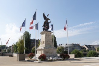 Memorial to the fallen of the 1st World War, Place de Hôtel de Ville, Town Hall Square,