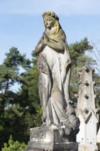 Figure of the Virgin Mary, Saint-Hilaire cemetery, Marville, Renaissance village, Département