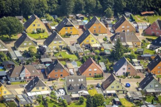 Aerial view, miners' housing estate Querstraße Beverstraße with colourful house facades in Rünthe,
