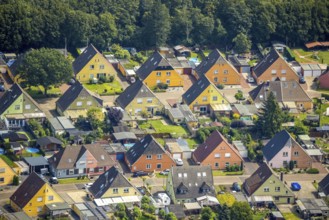 Aerial view, miners' housing estate Querstraße Beverstraße with colourful house facades in Rünthe,