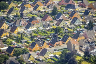 Aerial view, miners' housing estate Querstraße Beverstraße with colourful house facades in Rünthe,