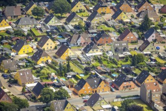 Aerial view, miners' housing estate Querstraße Beverstraße with colourful house facades in Rünthe,