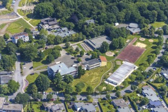 Aerial photo, primary school Moosfelde, Neheim, Arnsberg, Sauerland, North Rhine-Westphalia,