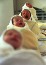 BIH, Sarajevo, 01.08.1995 -- SERIAL OF 10 PHOTOS -- Infants in a maternity hospital during the