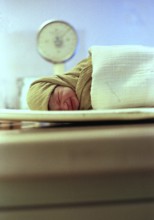 BIH, Sarajevo, 01.08.1995 -- SERIAL OF 10 PHOTOS -- Series about a maternity hospital during the