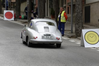 No. 269, Porsche 356 1500, model year 1953, Silver car drives past targets with large signs, a