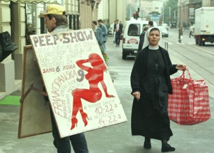 HRV, Zagreb, 01.05.1995 -- A Catholic nun meets a sex shop advertiser in Zagreb. -- A catholic now