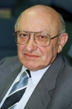 Frankfurt/Main, DEU, 01.07.1994 -- portrait of literary critic Marcel Reich-Ranicki. (Expert)