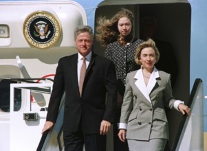 EST ESTONIA Riga American President Bill Clinton leaves Airforce One at Riga airport together with