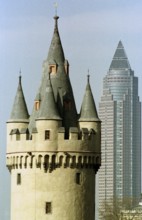 Frankfurt/Main, DEU, 01.07.1994 -- Visual comparison between the Bockenheimer Warte tower and the