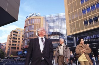 Berlin, DEU, 18.10.1998 -- Visitors to the Potsdamer Platz arcades. In the background, the Imax