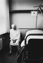 Berlin, DEU, 17.05.1998 -- ENT department, a patient (82 years old) sits next to his hospital bed