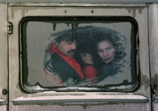 RUS, Grozny, 01.02.1995. -- Chechen refugees flee from Grozny. -- Chechen refugees fleeing the