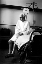 Berlin, DEU, 17.05.1998 -- ENT department, a patient (82 years old) sits on his hospital bed with