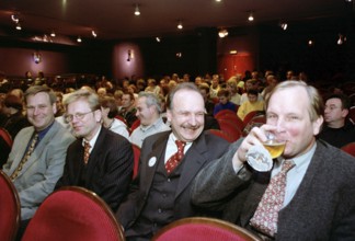 Berlin, DEU, 19.11.1998 -- Arnulf Rating with his program Out of Bonn at the cabaret Die Wülmäuse.