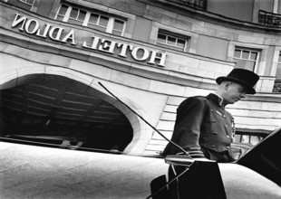 Berlin, DEU, 19.6.1998: Doormann profession: (porter) -- (report by ) Uwe Grünes from Lehnitz in