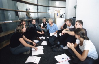 Berlin, DEU, 09.08.1999 -- Introduction of job beginners at Pixelpark.
