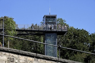 Pedestrian bridge as a tourist viewing project: The Mauerkronenbrücke crowns the Lauentor and