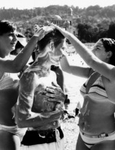 BIH, Bosnia, Tuzla, 11.07.2005, people in swimming pool