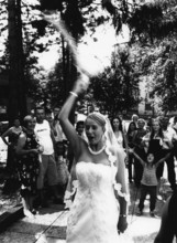 BIH, Bosnia, Tuzla, 17.07.2005, Bride throws bouquet