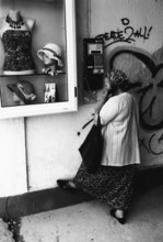 BIH, Bosnia, Tuzla, 17.07.2005, woman on public telephone